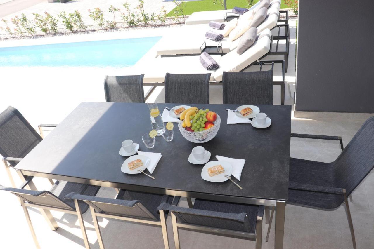 Meerbrise - Luxury Villa บานโจเล ภายนอก รูปภาพ