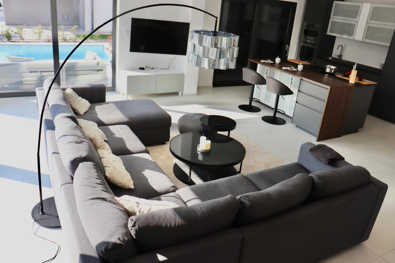 Meerbrise - Luxury Villa บานโจเล ภายนอก รูปภาพ